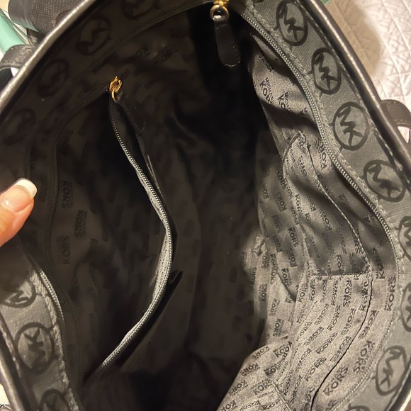 Michael Kors Black Monogram Tote bag - Picture 3 of 6